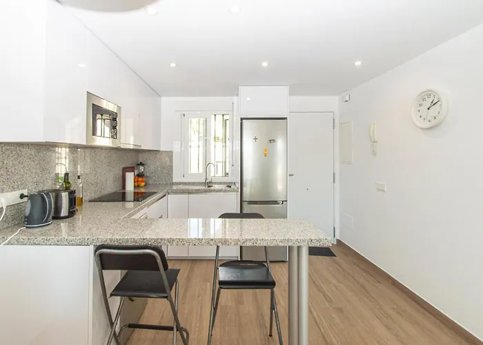 Casablanca 5. Con Vistas A La Piscina. *